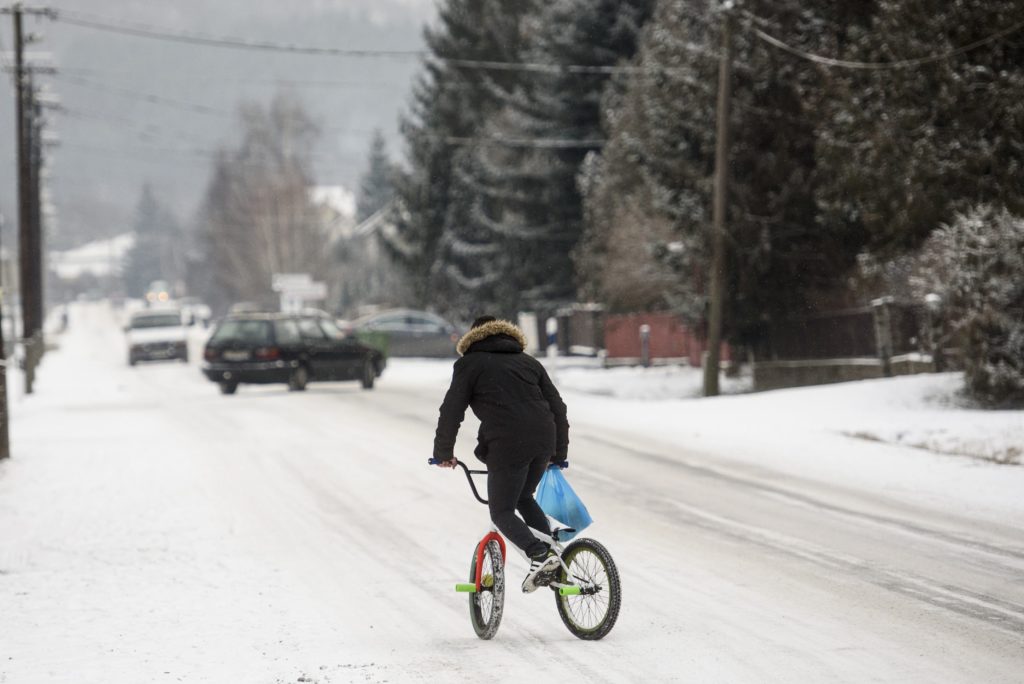 A havas Rákóczi út Karancslapujtőn. MTI Fotó: Komka Péter