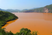 Szénsavas vizű tó Afrikában