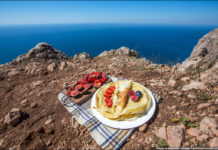 A Krím tetején sütött palacsintát a barátnőjének