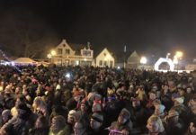 Óriási tömeg volt Szilveszterkor Dunakeszi főterén