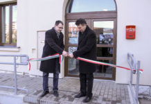 Átadták a József Attila Művelődési Központ felújított épületét