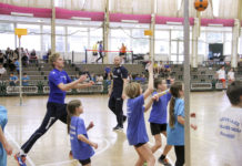 Holland bajnok korfball csapattal játszottak a dunakeszi diákok