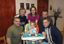 Dunakeszi mentősöknek köszönheti életét a kis Vendel és anyukája