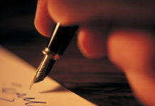 Kisiskolások készülnek a költészet napjára Dunakeszin