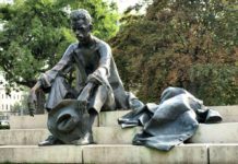 Költészet napi játék a könyvtárban