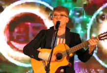 Delhusa Gjonnal bulizott a közönség a Dunakeszi Post fotópályázatának díjátadóján