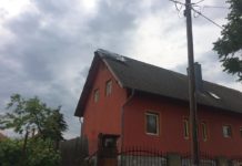 Kigyulladt egy ház a viharban a Bródy Sándor utcában