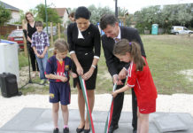 Időkapszula az épülő dunakeszi tanuszoda alatt