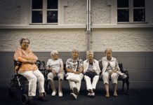 Rossz dumák idős emberek kirablásakor