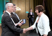 A jó iskola ismérvei – kitüntették Kovács Gáborné igazgatónőt