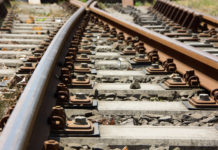 Egymással szemben álló vonatok, a MÁV szűkszavú