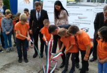 Káposztás verssel köszöntötték az új iskolát