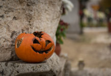 A rendőrök kérve kérik, nagyon óvatosan a temetőbe induláskor!
