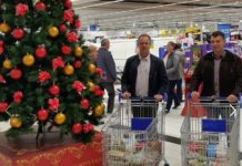 Élelmiszert vett a polgármester