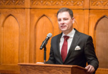 Varga Mihálytól és Tuzson Bencétől kérdezhet