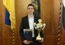 Díjat kapott a Dunakeszin sportoló fiú, aki felrobbantotta az internetet