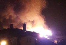 Háromgyerekes család lakott az éjjel leégett házban