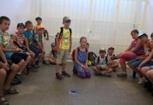 Gyerekek a rendőrségi fogdában