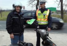 Mellényeket osztogattak a dunakeszi rendőrök