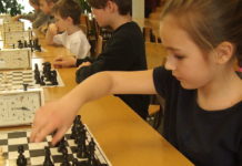 Egy fiú emlékére sakkoztak a Radnótiban