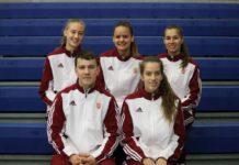 Öt dunakeszi korfballos címeres mezben