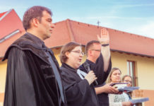 Mennybemenetel a főtéren