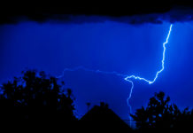 Villámlás miatt nem jártak a vonatok