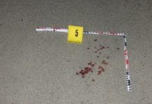 Arcon vágta, megrúgta, kirabolta – elkapták őket