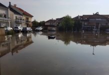 A tűz mellett a vízzel is meggyűlt a bajuk a dunakeszieknek