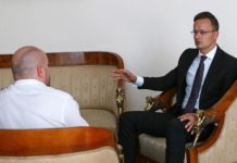 Politikai nagyüzem Szijjártó Péter dunakeszi házában