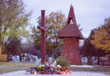 Ünnepi nyitvatartások a temetőtől a postáig