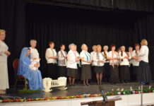 Egyre több szaloncukor díszíti a karácsonyfát