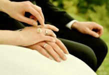 Romantikus, megdöbbentő vagy váratlan volt a lánykérés? Küldje el!