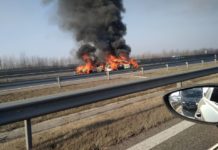 Két autó égett az M0-áson