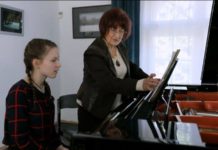 Dunakeszi szemmel – egy zongoratanárnő új középiskolát szeretne