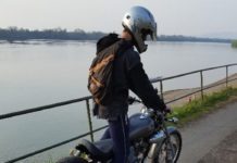 Keresnek egy bukósisakos garázdát a dunakeszi rendőrök