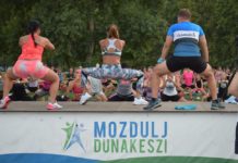 Nézze meg Rubint Réka feszes hasizmait!