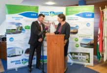 Kézfogás a három új intézményre