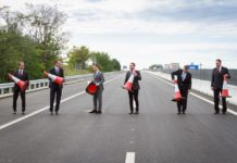 Hivatalosan is átadták a felújított M2-est