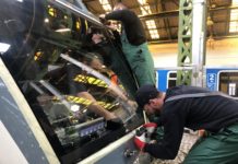 Fűnyírót tett valaki a sínre Dunakeszinél, súlyos következménye lett