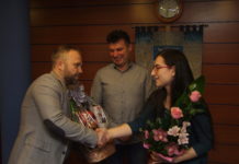 Szorítókötéssel segített a vonat által elsodort vérző férfin