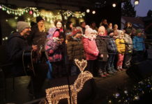 Adventi gyertyagyújtás a főtéren