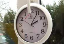 Fordítva jár az óra a VOKE-ban