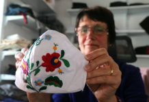 Hétfőtől szigorodik a maszkhasználat, ingyenes lesz az influenzaoltás