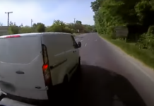 Egy kamionossal emberkedett a kisteherautós a 2-es úton