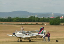 Levegőben emlékeztek Trianonra a dunakeszi pilóták