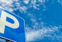 Csütörtöktől újra fizetni kell a parkolásért, Dunakeszin nincs fizetős övezet