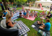 A szabadban meséltek a gyerekeknek