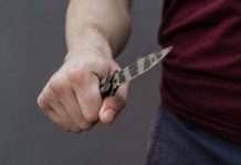 Késelés egy dunakeszi lakókocsinál