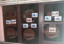 Plakátokkal támadta a Fideszt a Momentum Dunakeszin